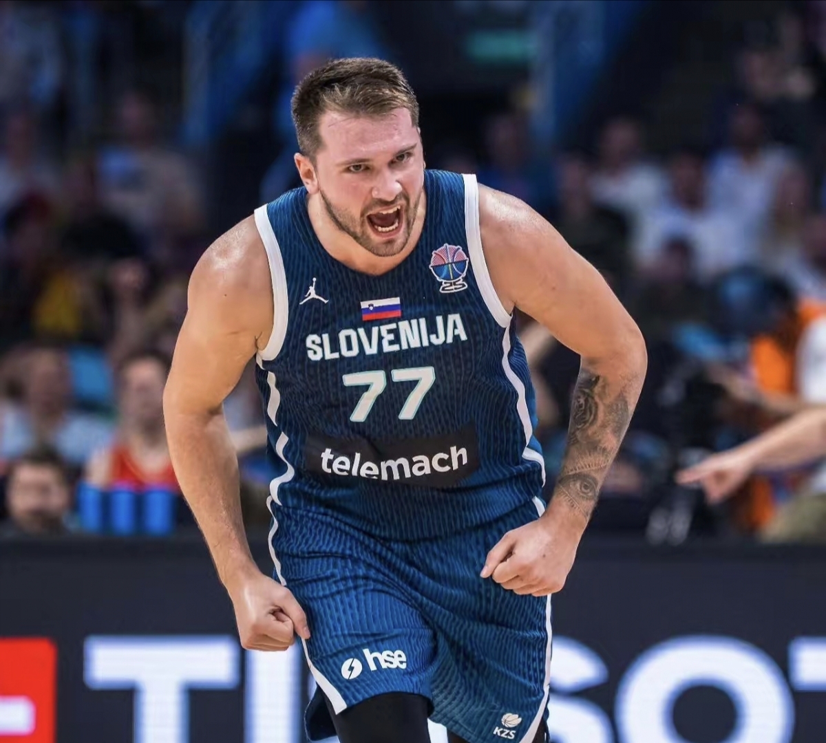 包含赛地聚焦：意大利杯加时末段热度飙升；山东男篮回应争议；质疑声仍在；数据趋势出现新变化的词条